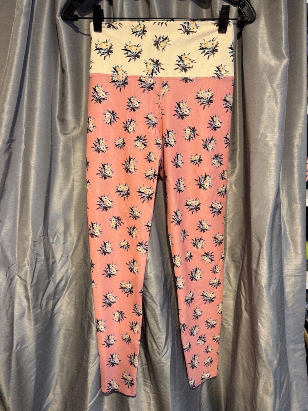 Beach Riot Ayla Ribbed Legging in pink floral size medium